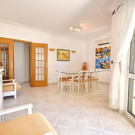 Beautiful Located Less Than Five Minutes Walk From The Old Village וילה