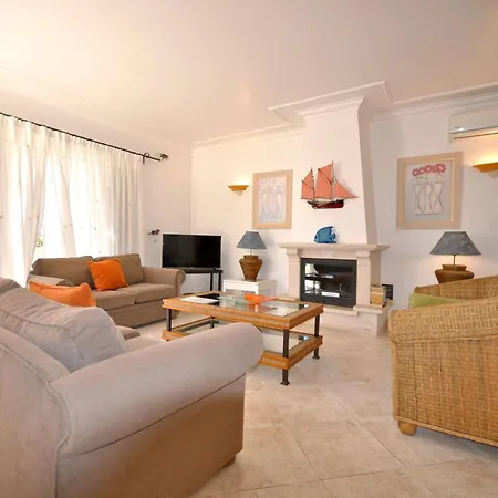 Beautiful Located Less Than Five Minutes Walk From The Old Village וילהמורה